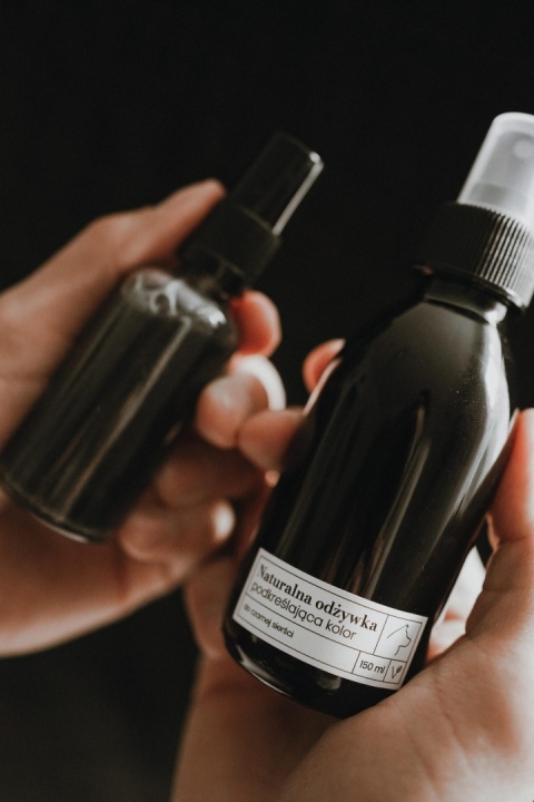 AIO Nature - Naturalna odżywka podkreślająca kolor do czarnej sierści dla psa