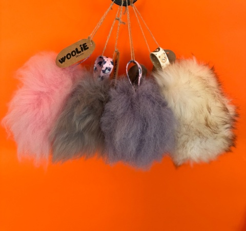 WOOLIE WHILLIE - Puszek - Mini szarpak ze skóry owczej