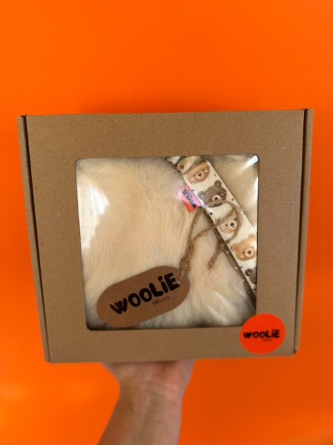 WOOLIE WHILLIE - Szarpak ze skóry owczej z długą rączką z amortyzatorem L - misie